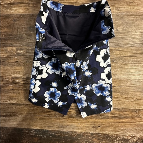 Lord & Taylor Blue and White Floral Pencil Skirt - Picture 4 of 6
